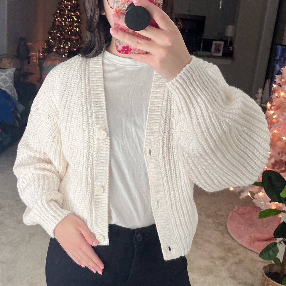 H&M Cropped White Cardigan Sweater